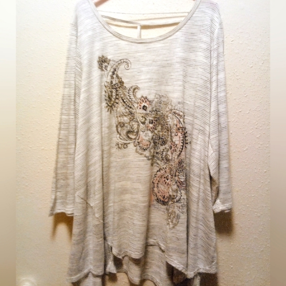 Avenue Women's Flowy 3/4 Shirt